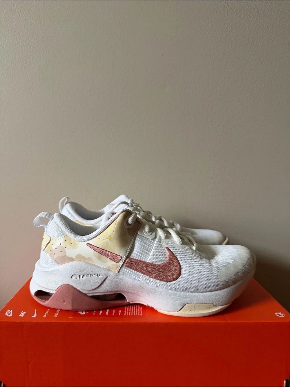 Nike Zoom Bella 6 PRM Red Stardust DZ1347-100 Women’s Size 6
